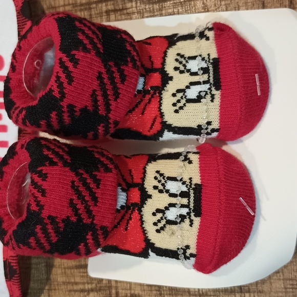 Disney Baby Minnie Mouse Hat, Bib, Socks Christmas Set NWT 0-12 Months - Picture 3 of 3